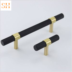 Tay nắm tủ đồng khía cao cấp màu đen vàng SH.SK004