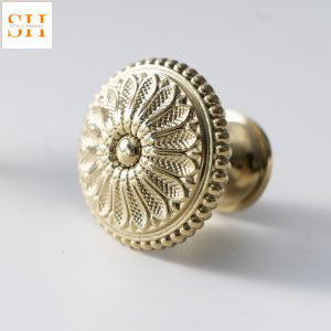 Núm tay nắm tủ đồng thau hoa cúc cổ điển SF4712