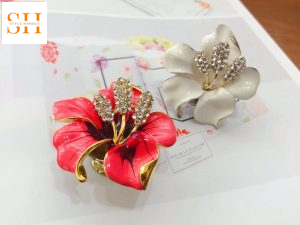 Núm tay nắm tủ hợp kim tráng men hình hoa Ly FE1803