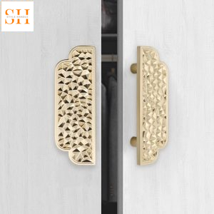 Tay nắm tủ bán nguyệt hợp kim mặt gò nổi CT2111