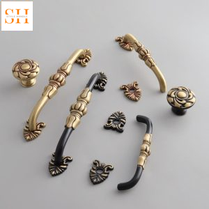 Tay nắm tủ bằng đồng họa tiết cổ điển TA1002