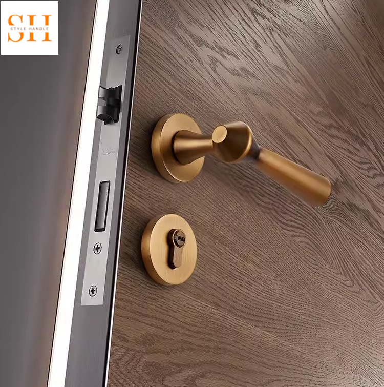 Khóa cửa hợp kim kẽm màu đồng vàng KB6357
