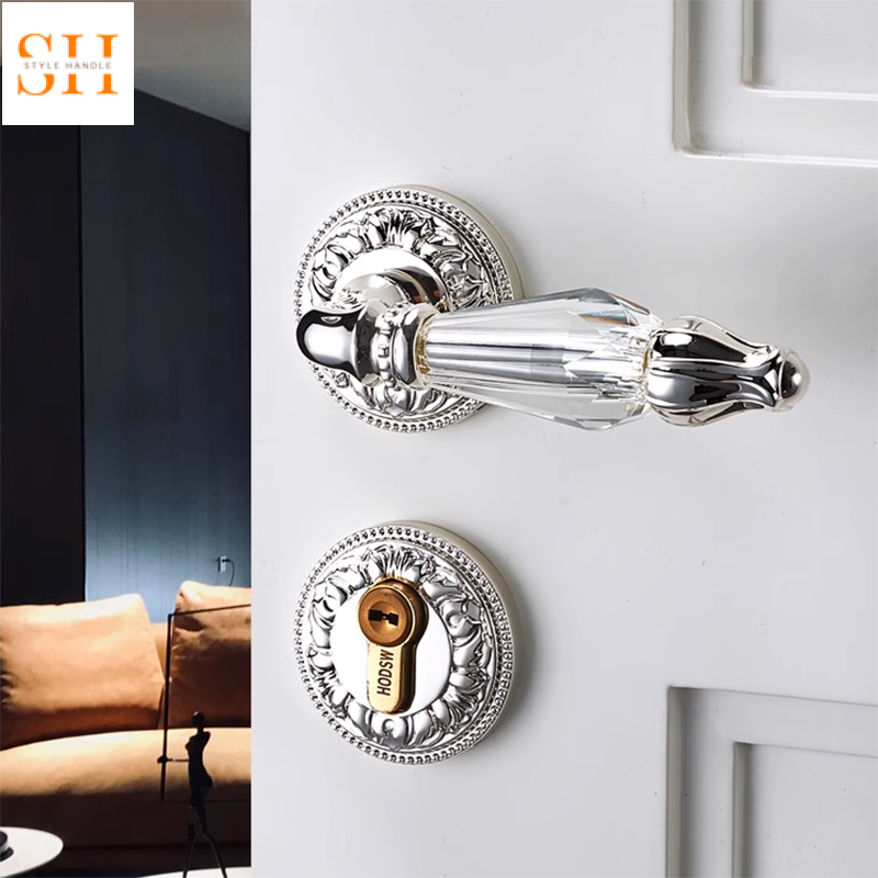 Khoá cửa tay gạt bằng đồng hoa văn cổ điển HTF112 2 Khoá cửa tay gạt bằng đồng hoa văn cổ điển HTF112 5