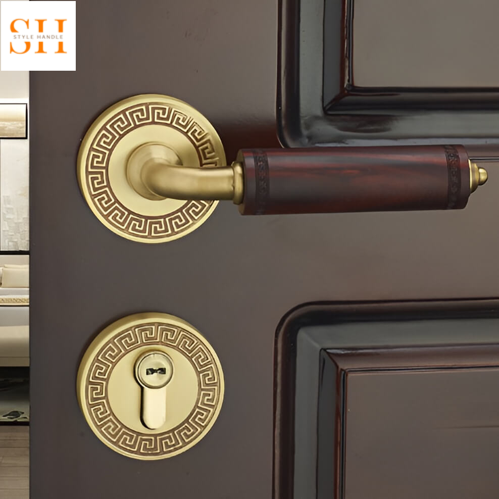 Khóa cửa bằng đồng phối tay gỗ tân cổ điển HT008
