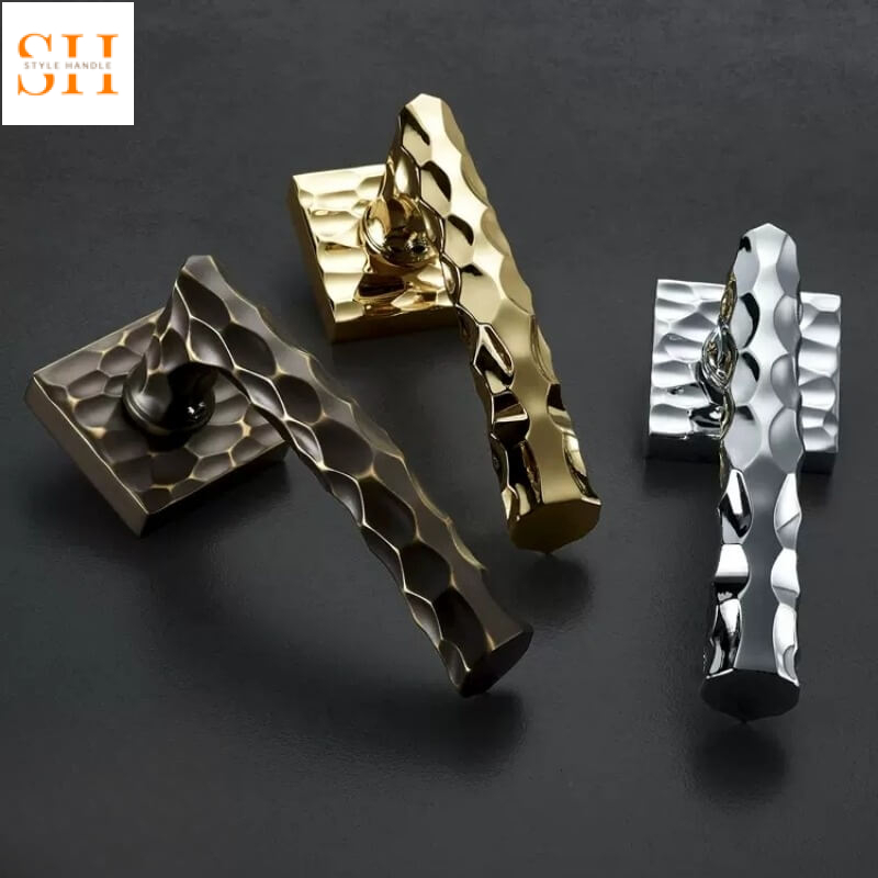 Khóa tay gạt đồng decor họa tiết vân nổi HT102F 1 Khóa tay gạt đồng decor họa tiết vân nổi HT102F 2